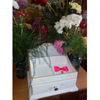 Комодик с резьбой