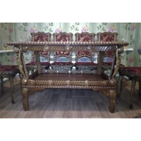 Дубовый резной стол ручной работы.