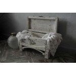 Банкетка из массива сосны.