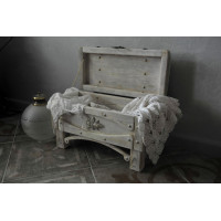 Банкетка из массива сосны.