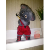 Вышитая подушка Шанти