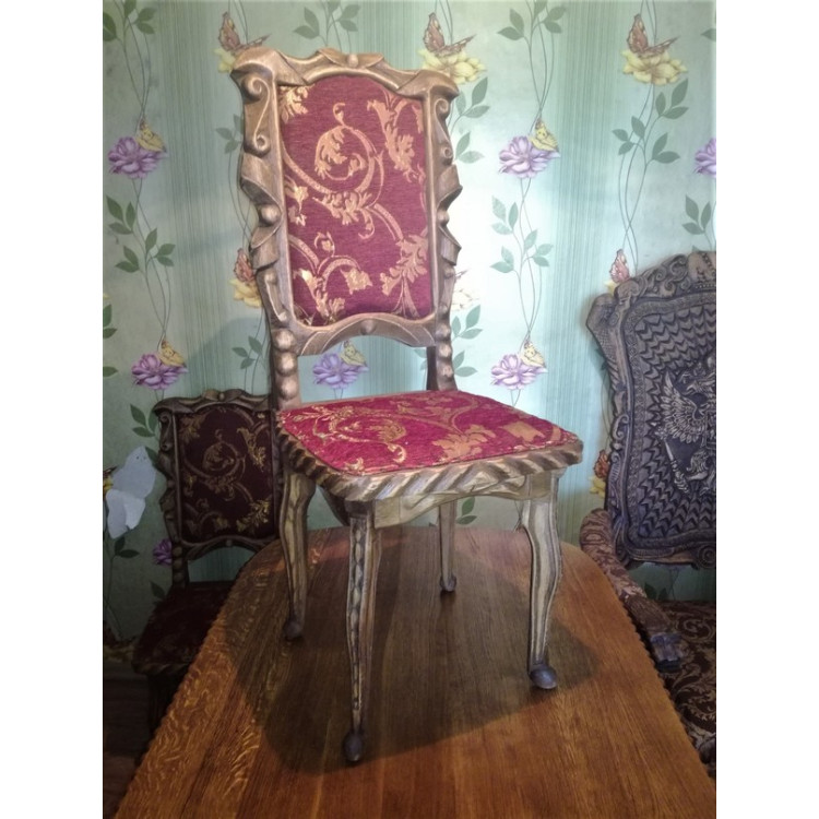 Резные дубовые стулья ручной работы Резные дубовые стулья ручной работы