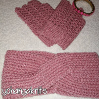 Вышитая подушка Йорк